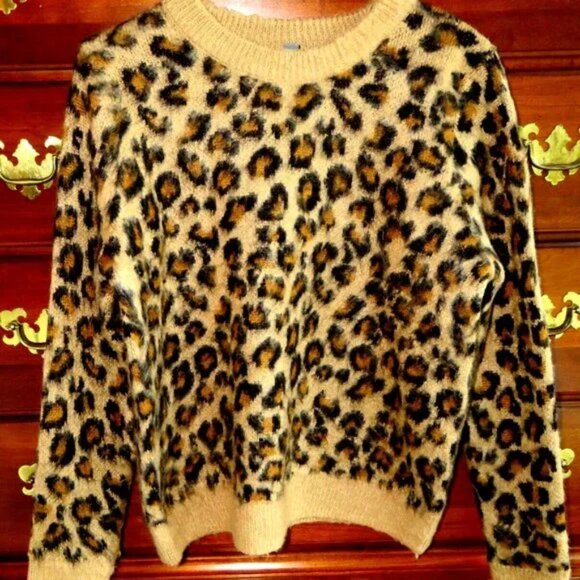 Francesca's Alya Sz Small Animal Print Crewneck Pullover Eyelash Sweater -EUC - Picture 13 of 15